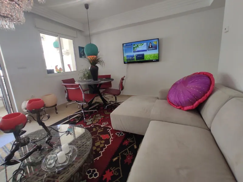 This apartment is located on the front line of one of the best beaches in Marbella, offering a privileged location to enjoy the sun and the sea. It is also situated in a wider setting of natural sand .