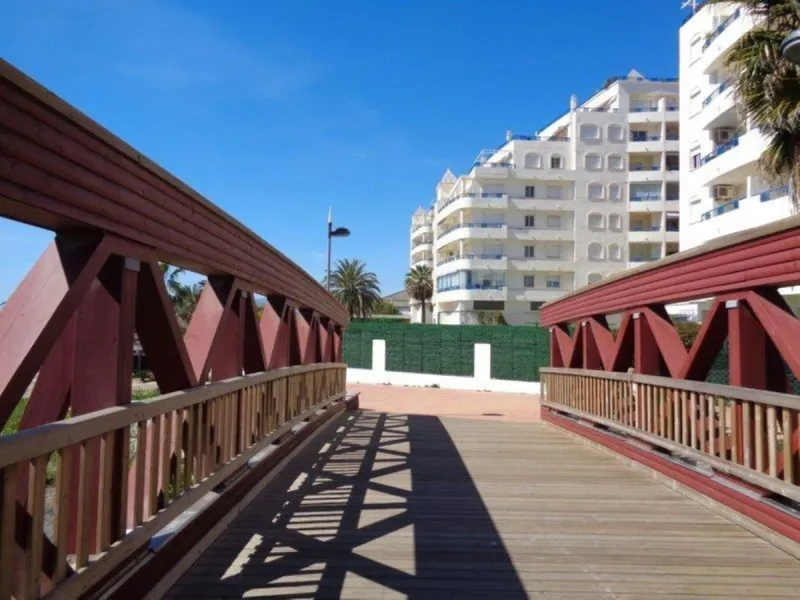 This apartment is located on the front line of one of the best beaches in Marbella, offering a privileged location to enjoy the sun and the sea. It is also situated in a wider setting of natural sand .