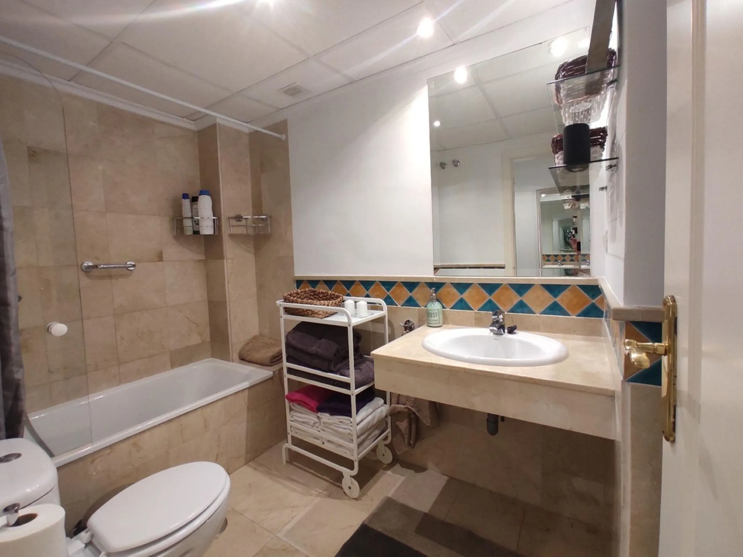 This apartment is located on the front line of one of the best beaches in Marbella, offering a privileged location to enjoy the sun and the sea. It is also situated in a wider setting of natural sand .
