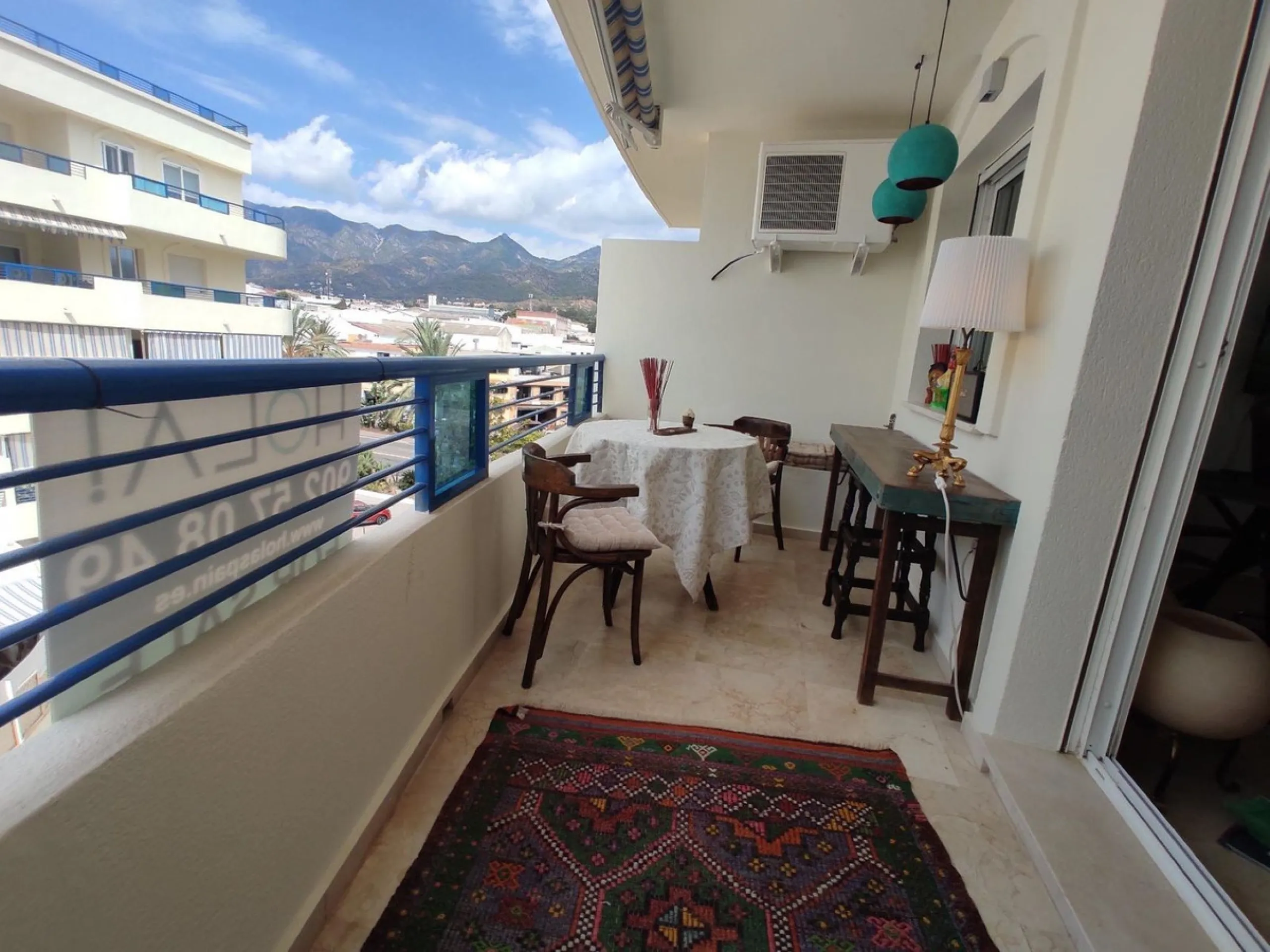 This apartment is located on the front line of one of the best beaches in Marbella, offering a privileged location to enjoy the sun and the sea. It is also situated in a wider setting of natural sand .