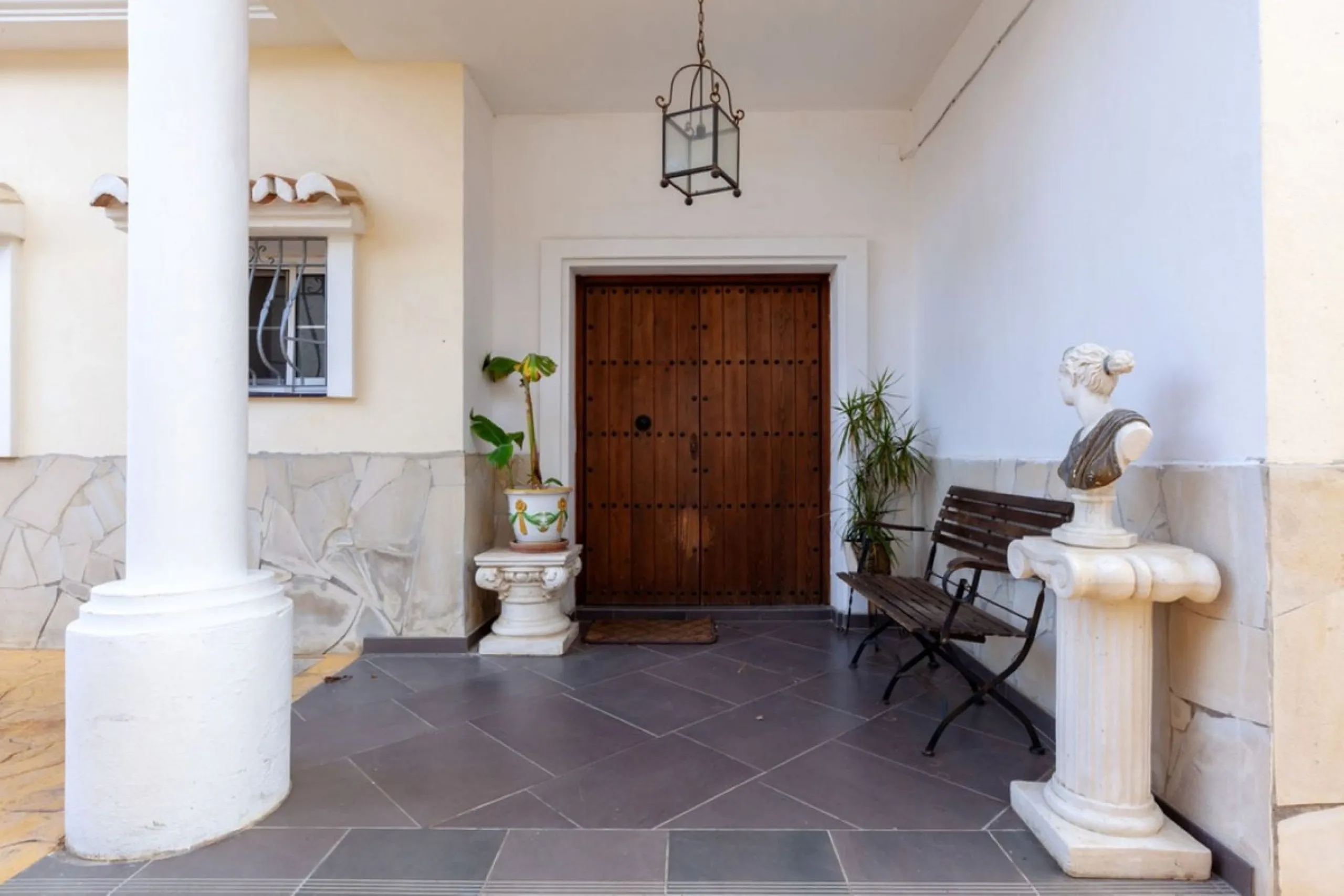 House - Detached Villa в продаже в Mijas, Málaga. В доме 5 спален и 5 ванных комнат. Площадь дома 601 м². Площадь участка 1290 м²