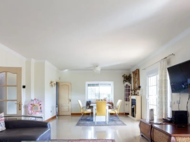 House - Detached Villa в продаже в Mijas, Málaga. В доме 5 спален и 5 ванных комнат. Площадь дома 601 м². Площадь участка 1290 м²
