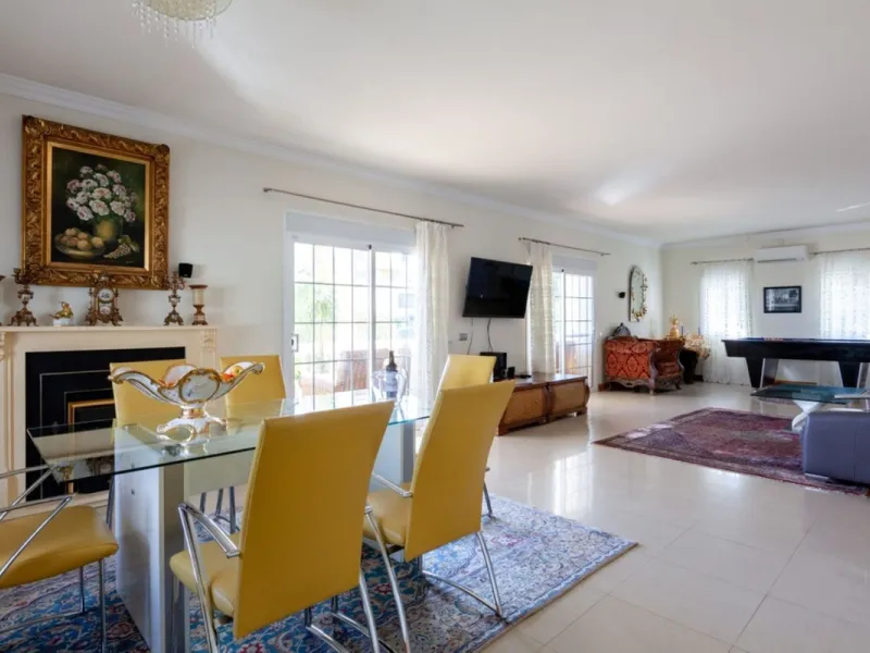 House - Detached Villa в продаже в Mijas, Málaga. В доме 5 спален и 5 ванных комнат. Площадь дома 601 м². Площадь участка 1290 м²