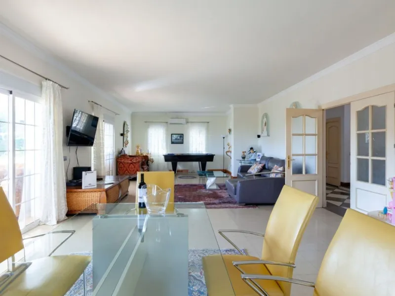 House - Detached Villa в продаже в Mijas, Málaga. В доме 5 спален и 5 ванных комнат. Площадь дома 601 м². Площадь участка 1290 м²