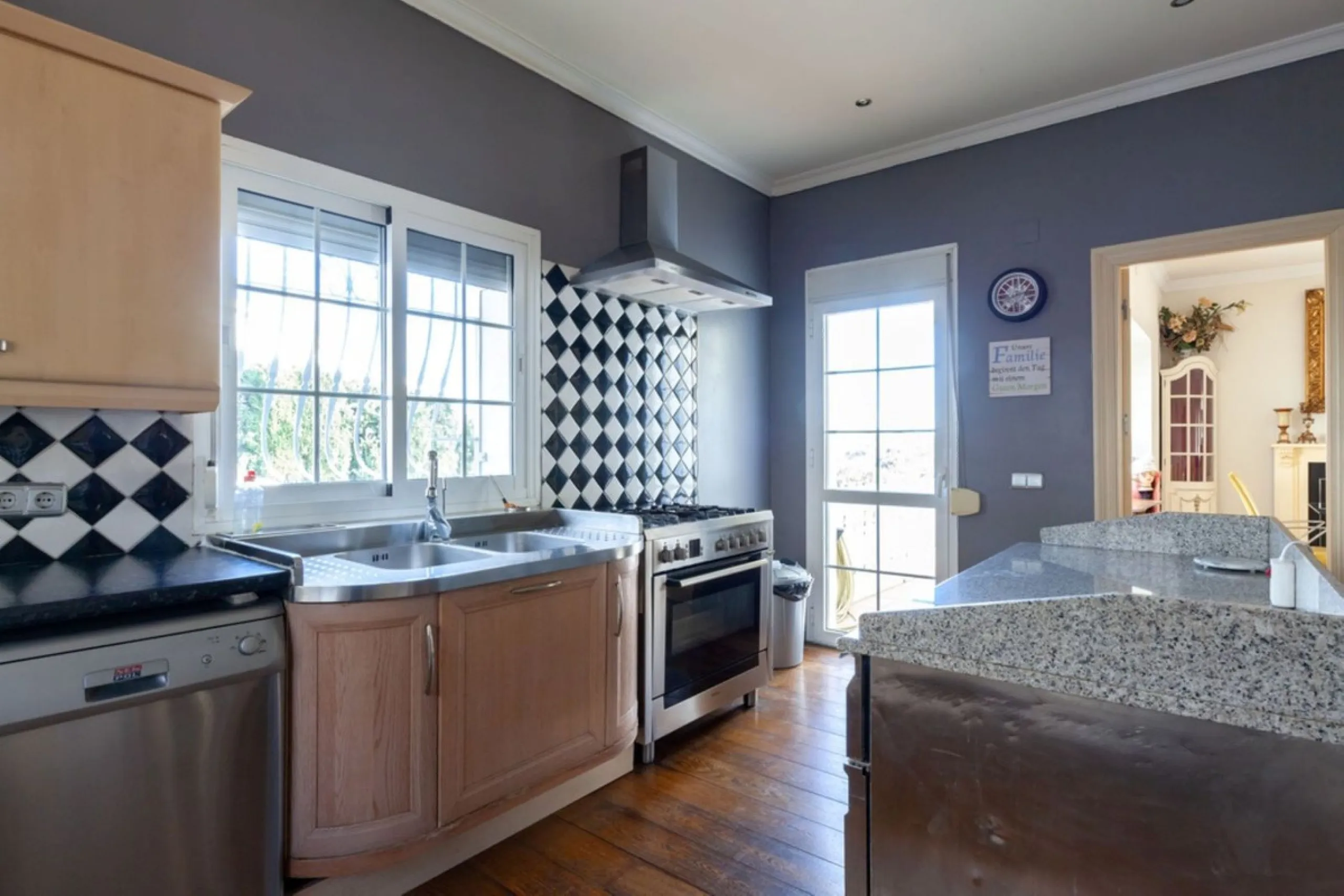House - Detached Villa в продаже в Mijas, Málaga. В доме 5 спален и 5 ванных комнат. Площадь дома 601 м². Площадь участка 1290 м²