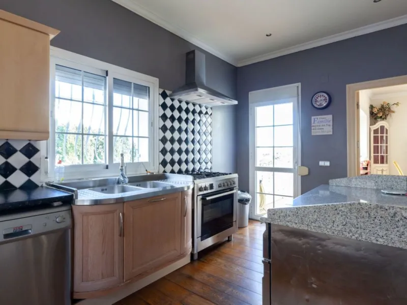 House - Detached Villa в продаже в Mijas, Málaga. В доме 5 спален и 5 ванных комнат. Площадь дома 601 м². Площадь участка 1290 м²