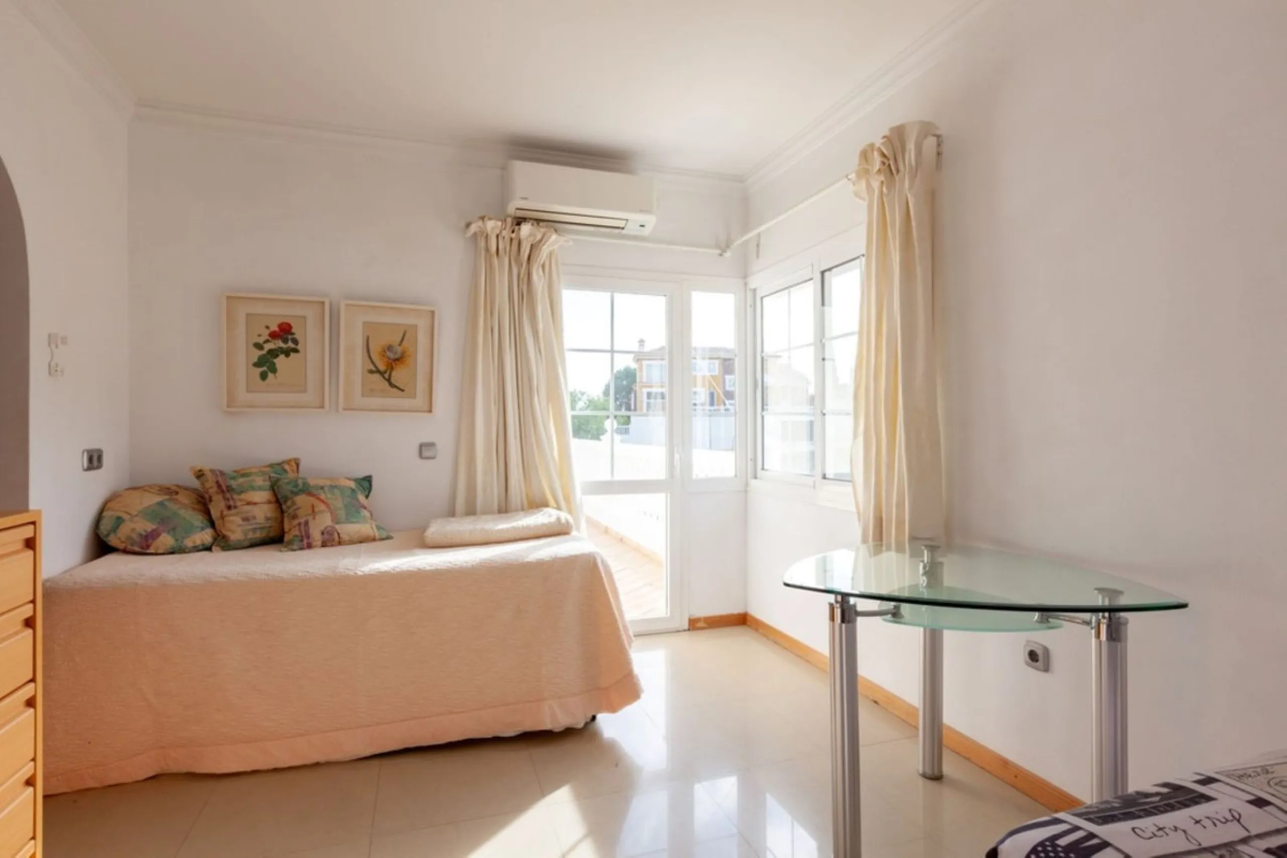 House - Detached Villa в продаже в Mijas, Málaga. В доме 5 спален и 5 ванных комнат. Площадь дома 601 м². Площадь участка 1290 м²