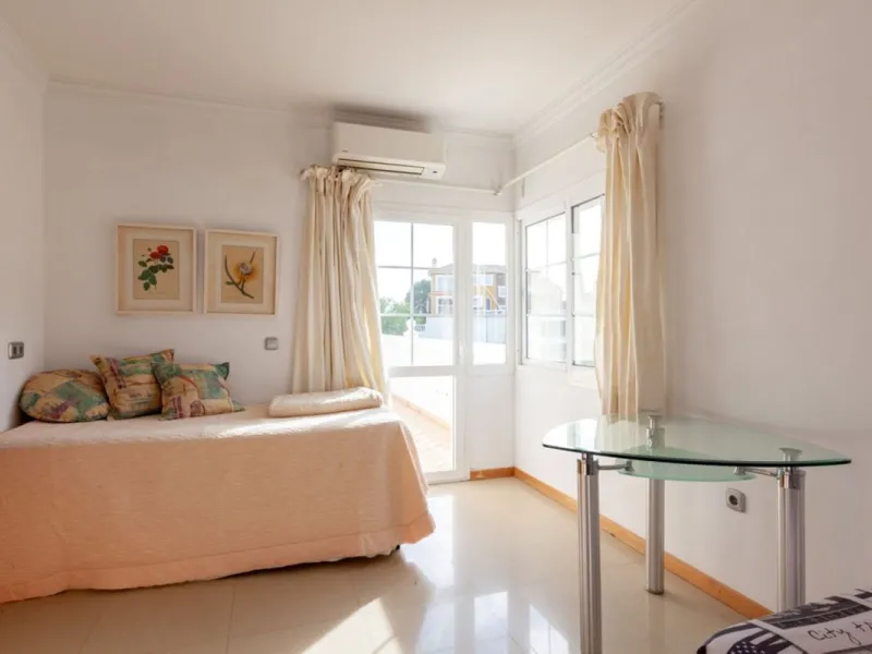 House - Detached Villa в продаже в Mijas, Málaga. В доме 5 спален и 5 ванных комнат. Площадь дома 601 м². Площадь участка 1290 м²