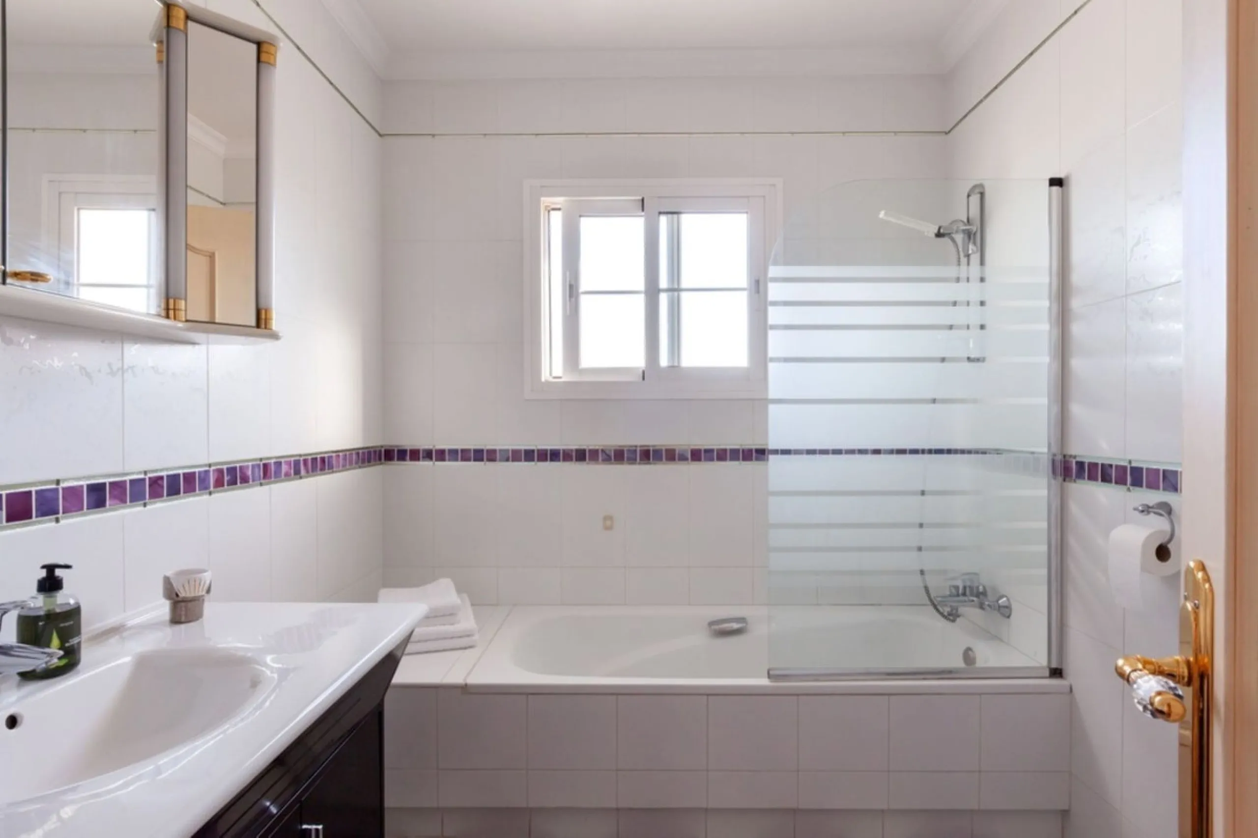 House - Detached Villa в продаже в Mijas, Málaga. В доме 5 спален и 5 ванных комнат. Площадь дома 601 м². Площадь участка 1290 м²