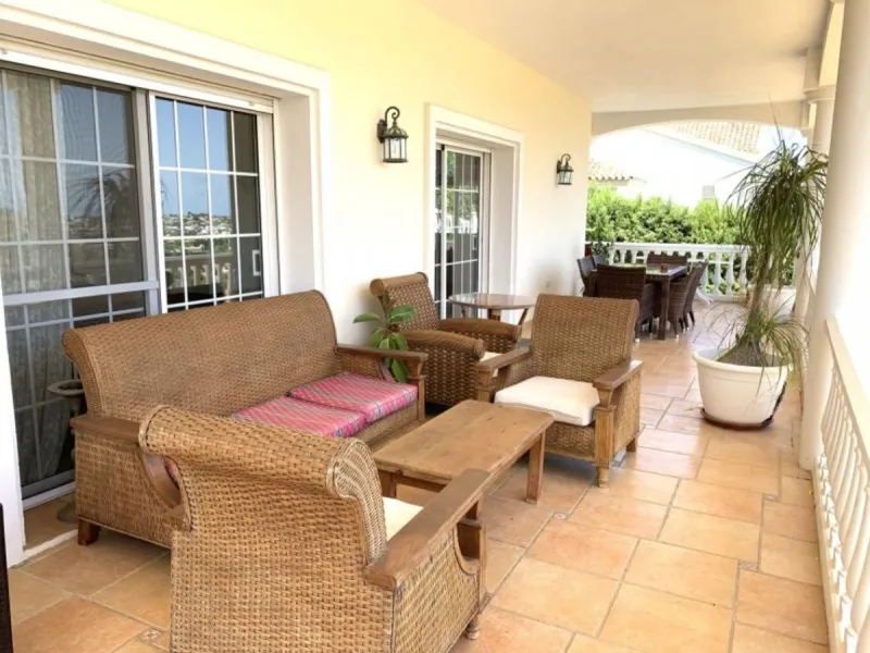 House - Detached Villa в продаже в Mijas, Málaga. В доме 5 спален и 5 ванных комнат. Площадь дома 601 м². Площадь участка 1290 м²