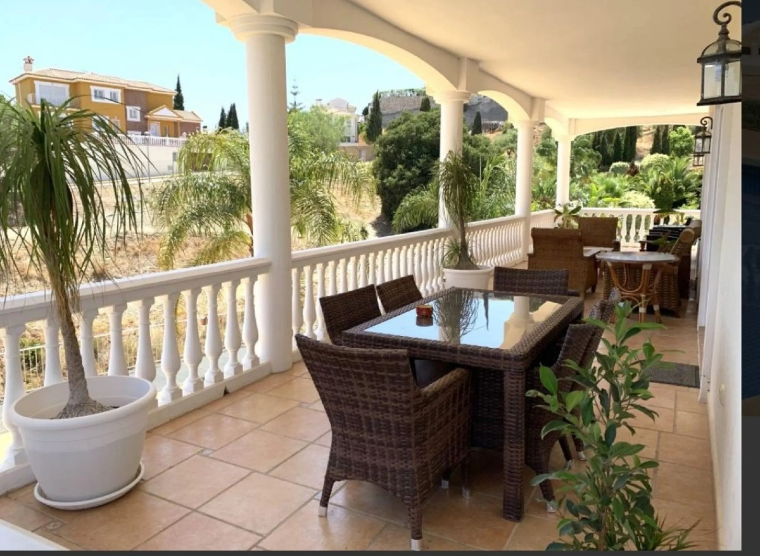 House - Detached Villa в продаже в Mijas, Málaga. В доме 5 спален и 5 ванных комнат. Площадь дома 601 м². Площадь участка 1290 м²