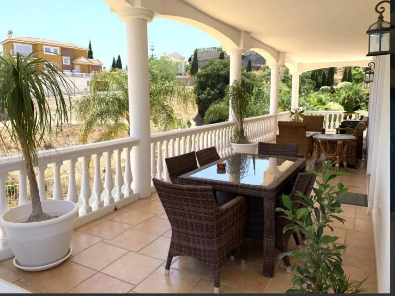 House - Detached Villa в продаже в Mijas, Málaga. В доме 5 спален и 5 ванных комнат. Площадь дома 601 м². Площадь участка 1290 м²