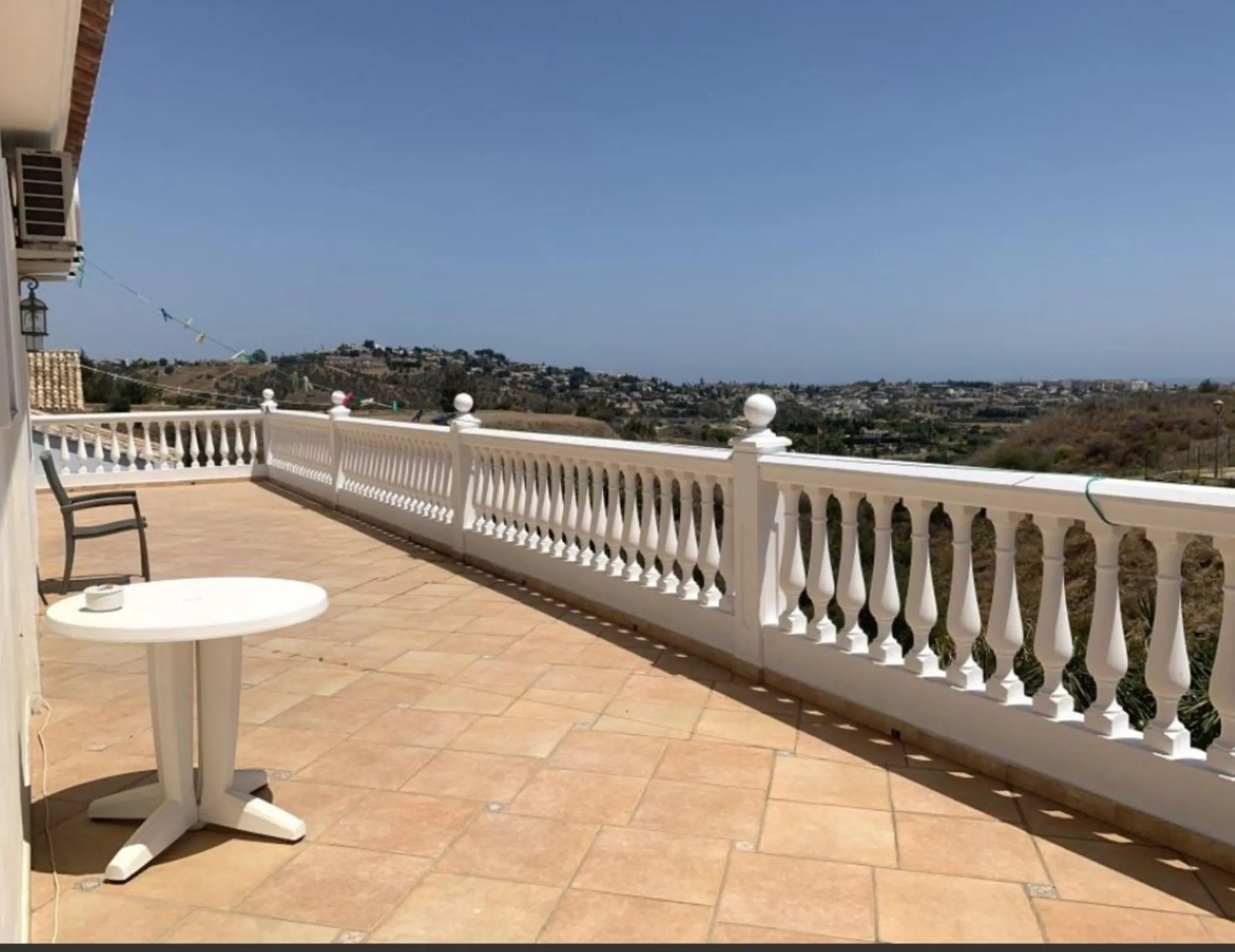 House - Detached Villa в продаже в Mijas, Málaga. В доме 5 спален и 5 ванных комнат. Площадь дома 601 м². Площадь участка 1290 м²