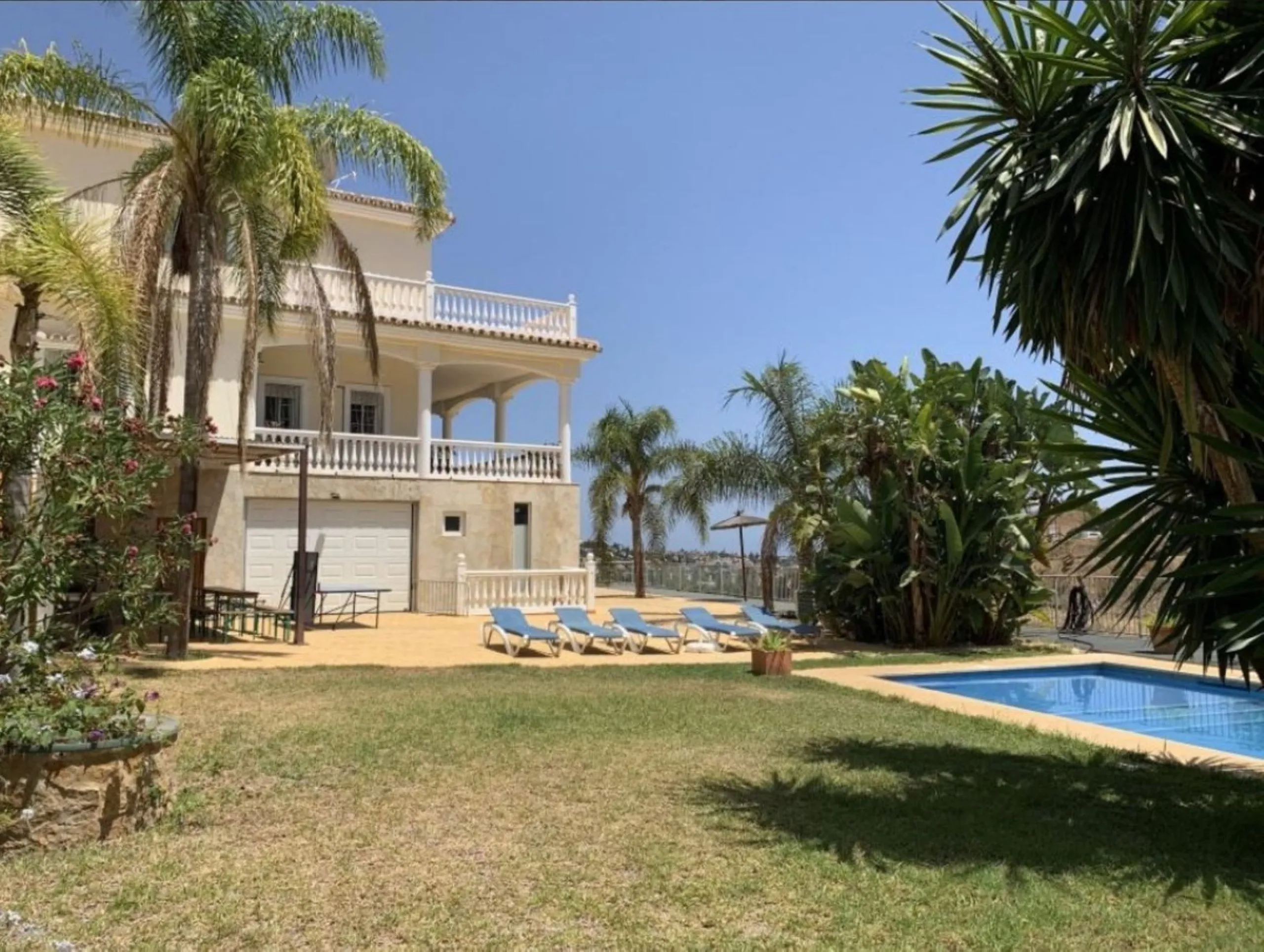 House - Detached Villa в продаже в Mijas, Málaga. В доме 5 спален и 5 ванных комнат. Площадь дома 601 м². Площадь участка 1290 м²