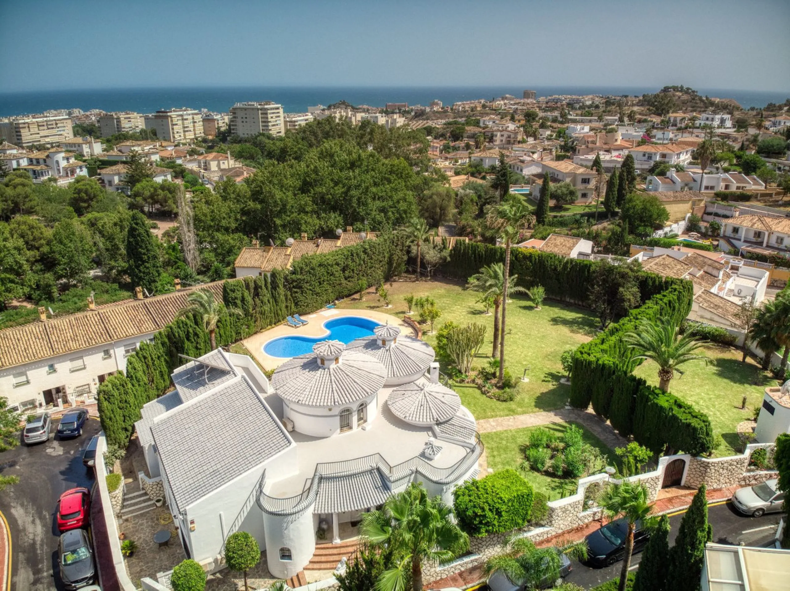 LUXURY VILLA – 2000 SQM PLOT – BENALMADENA