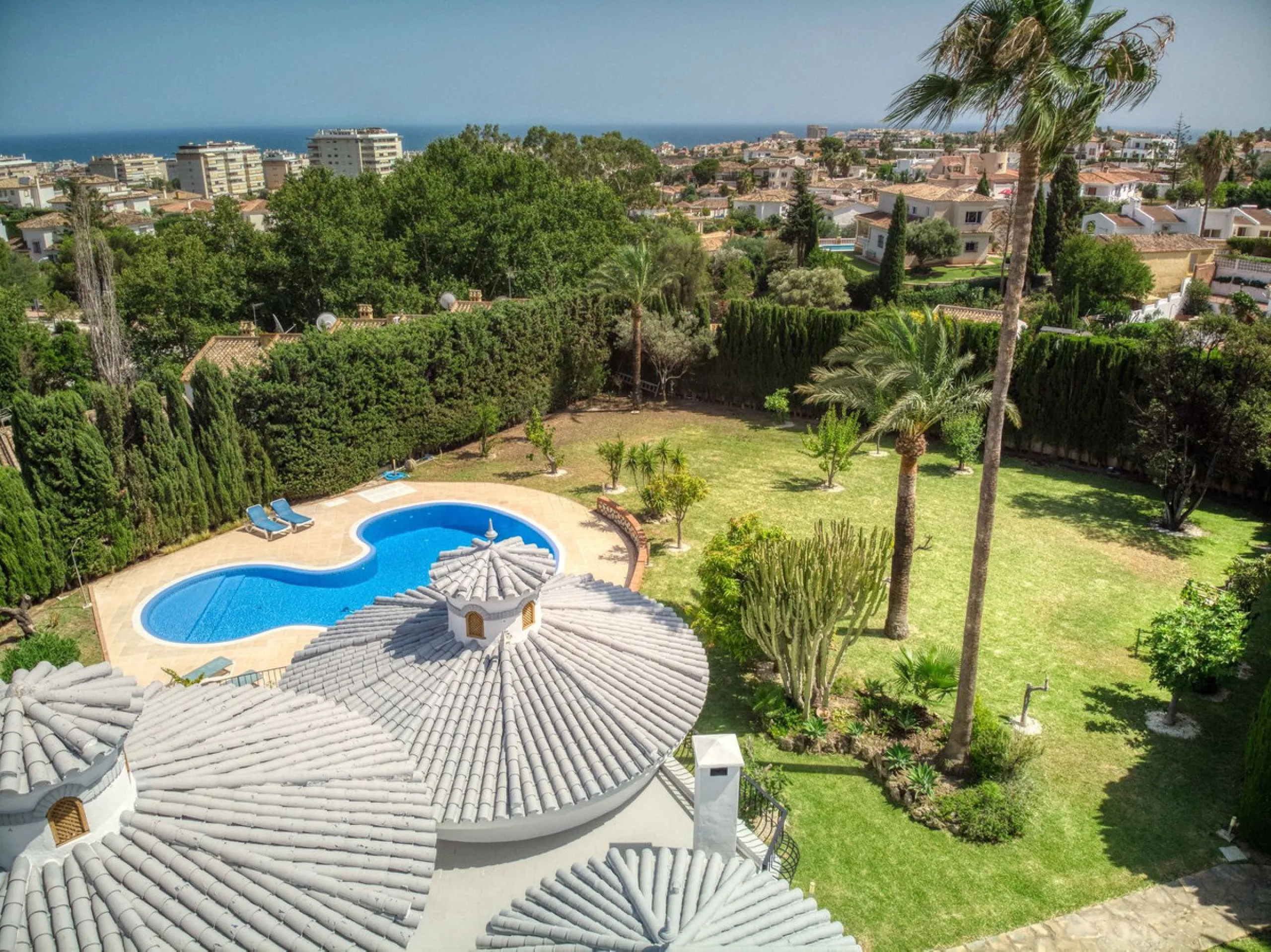 LUXURY VILLA – 2000 SQM PLOT – BENALMADENA