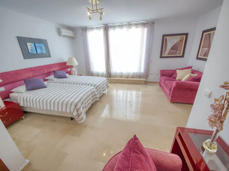 LUXURY VILLA – 2000 SQM PLOT – BENALMADENA