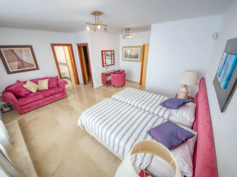 LUXURY VILLA – 2000 SQM PLOT – BENALMADENA