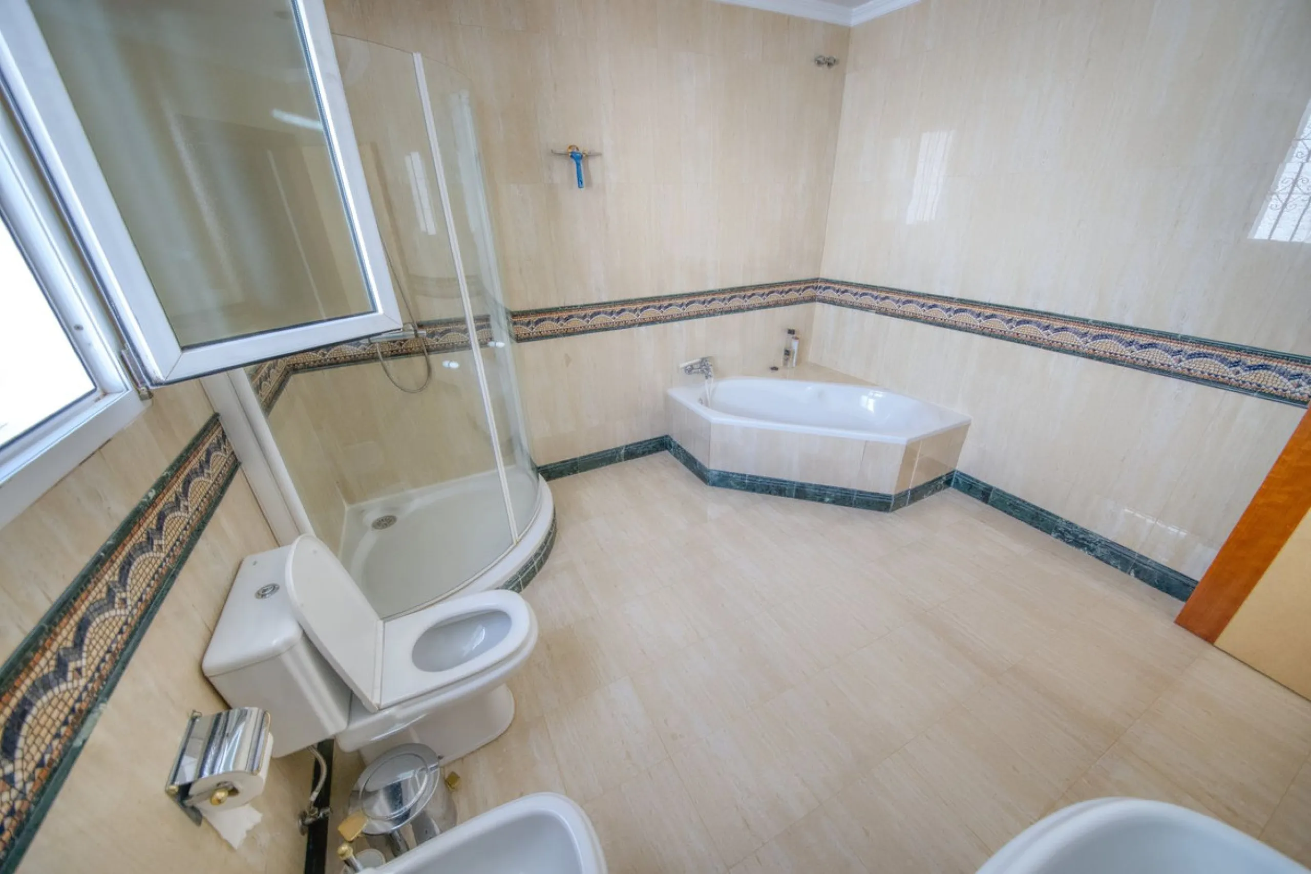 LUXURY VILLA – 2000 SQM PLOT – BENALMADENA