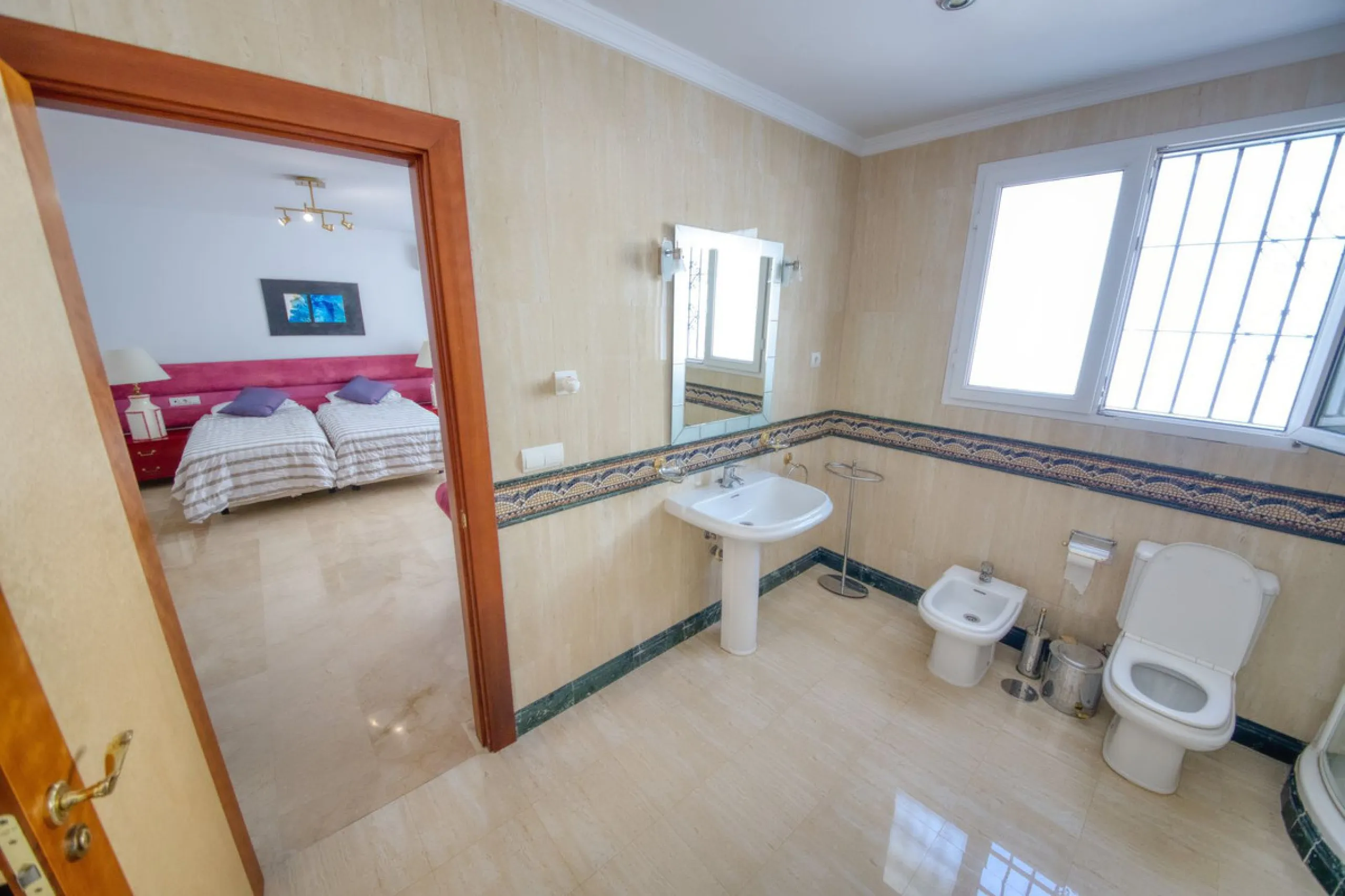 LUXURY VILLA – 2000 SQM PLOT – BENALMADENA
