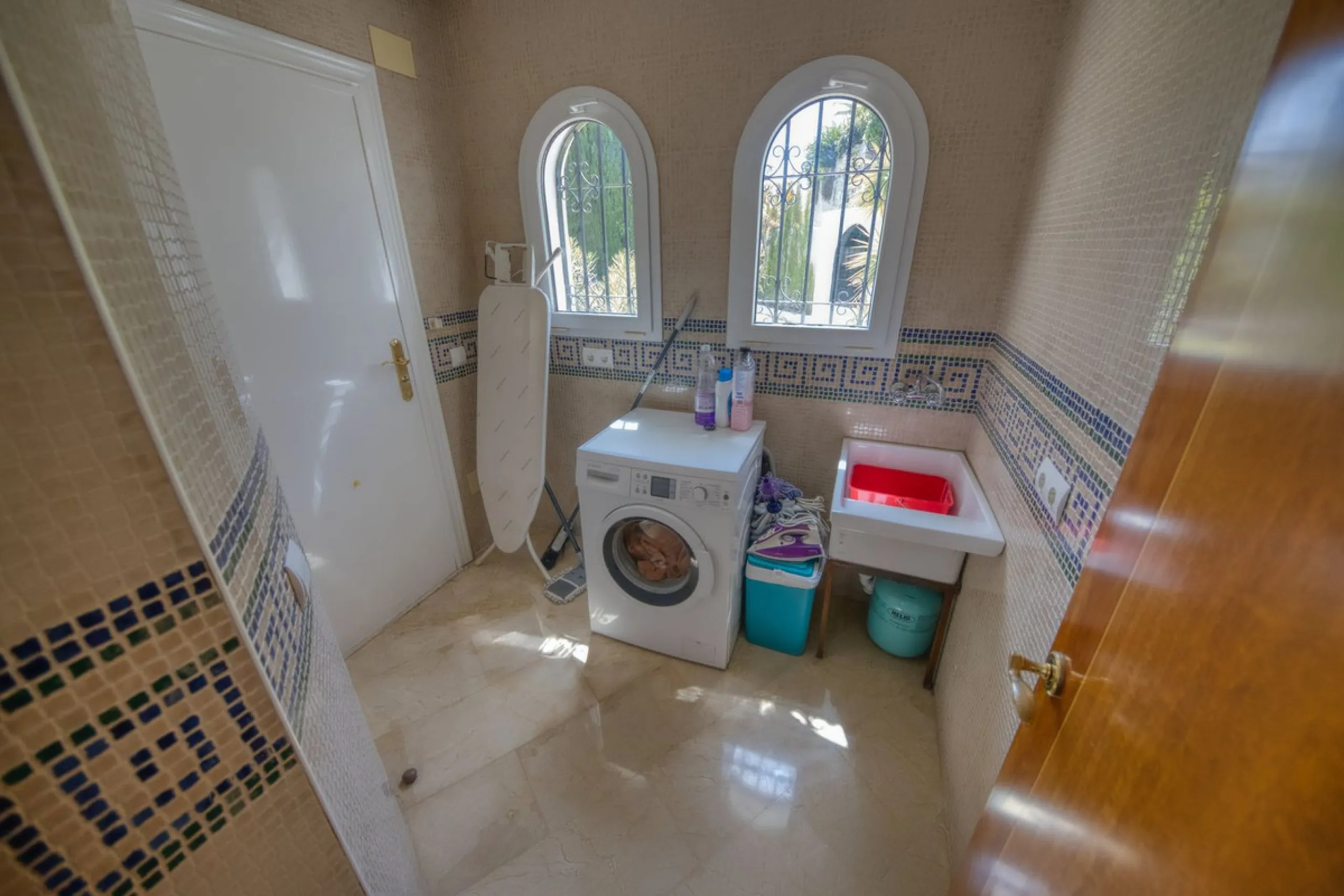 LUXURY VILLA – 2000 SQM PLOT – BENALMADENA