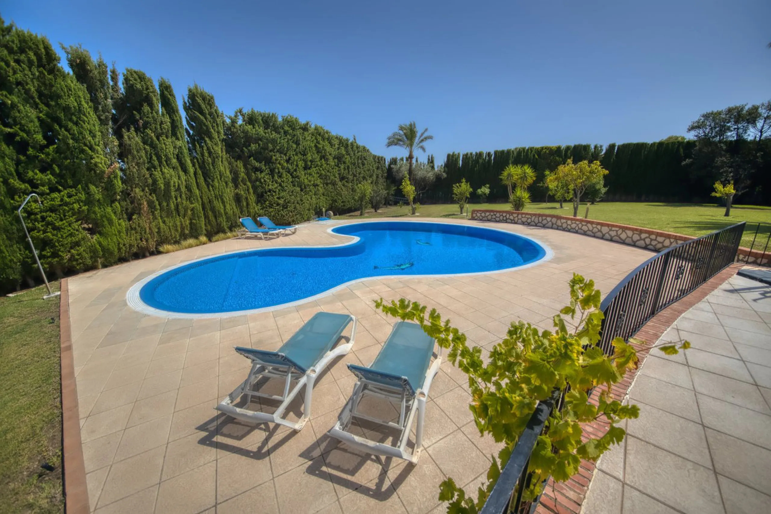 LUXURY VILLA – 2000 SQM PLOT – BENALMADENA