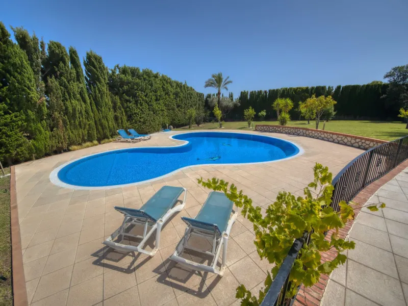 LUXURY VILLA – 2000 SQM PLOT – BENALMADENA