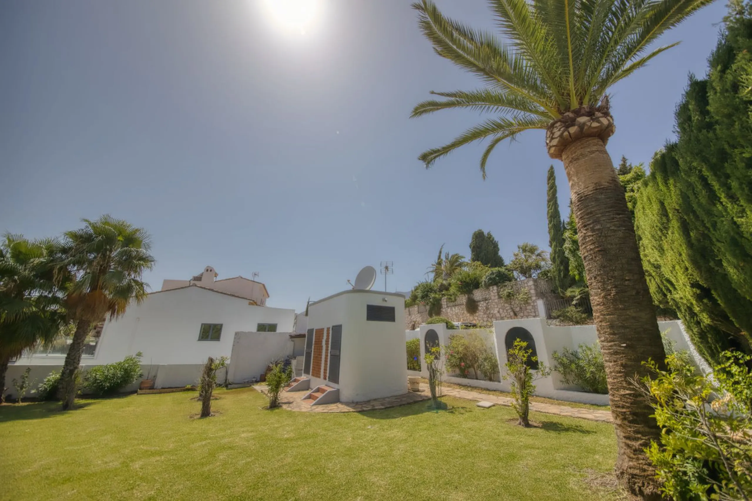 LUXURY VILLA – 2000 SQM PLOT – BENALMADENA