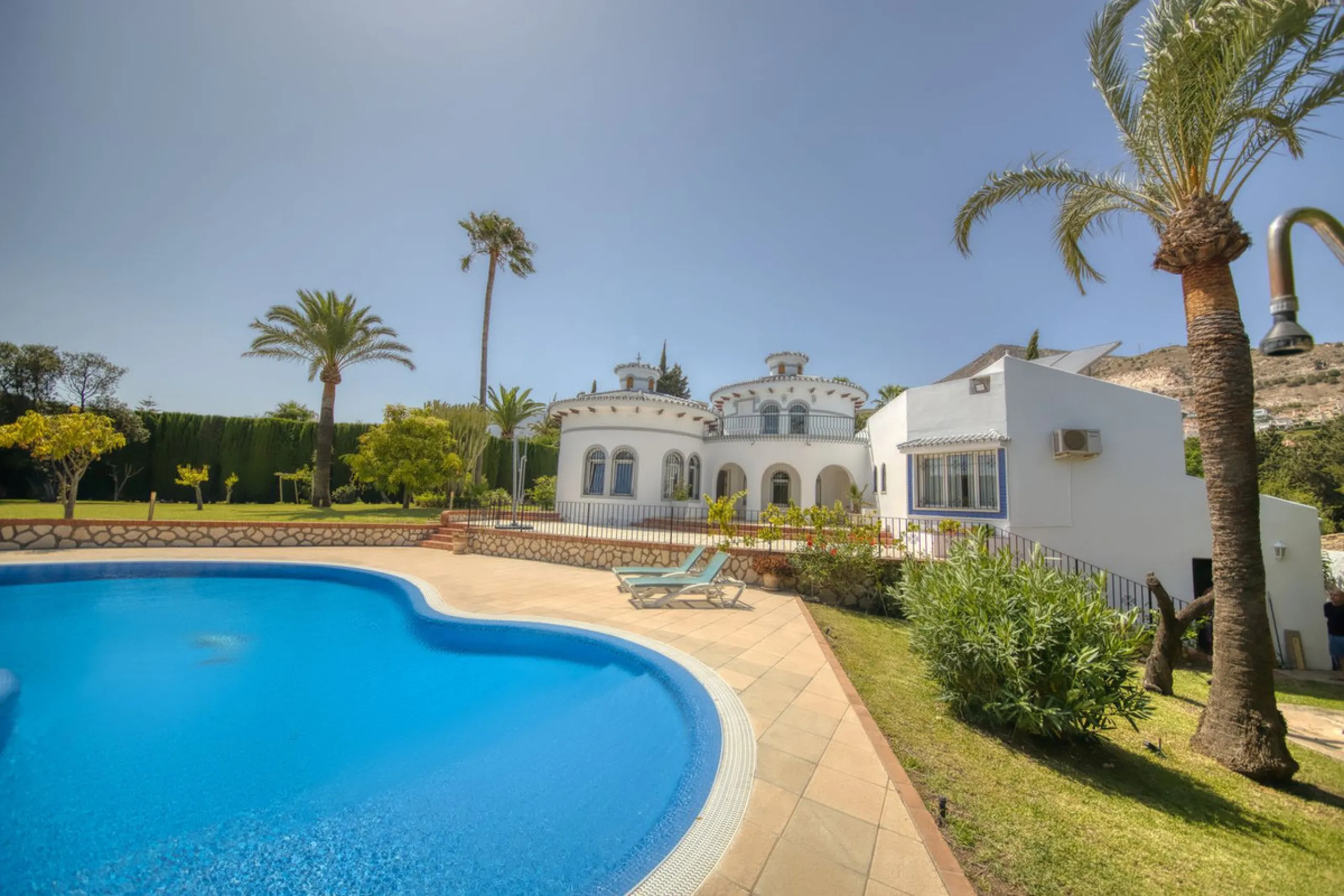 LUXURY VILLA – 2000 SQM PLOT – BENALMADENA