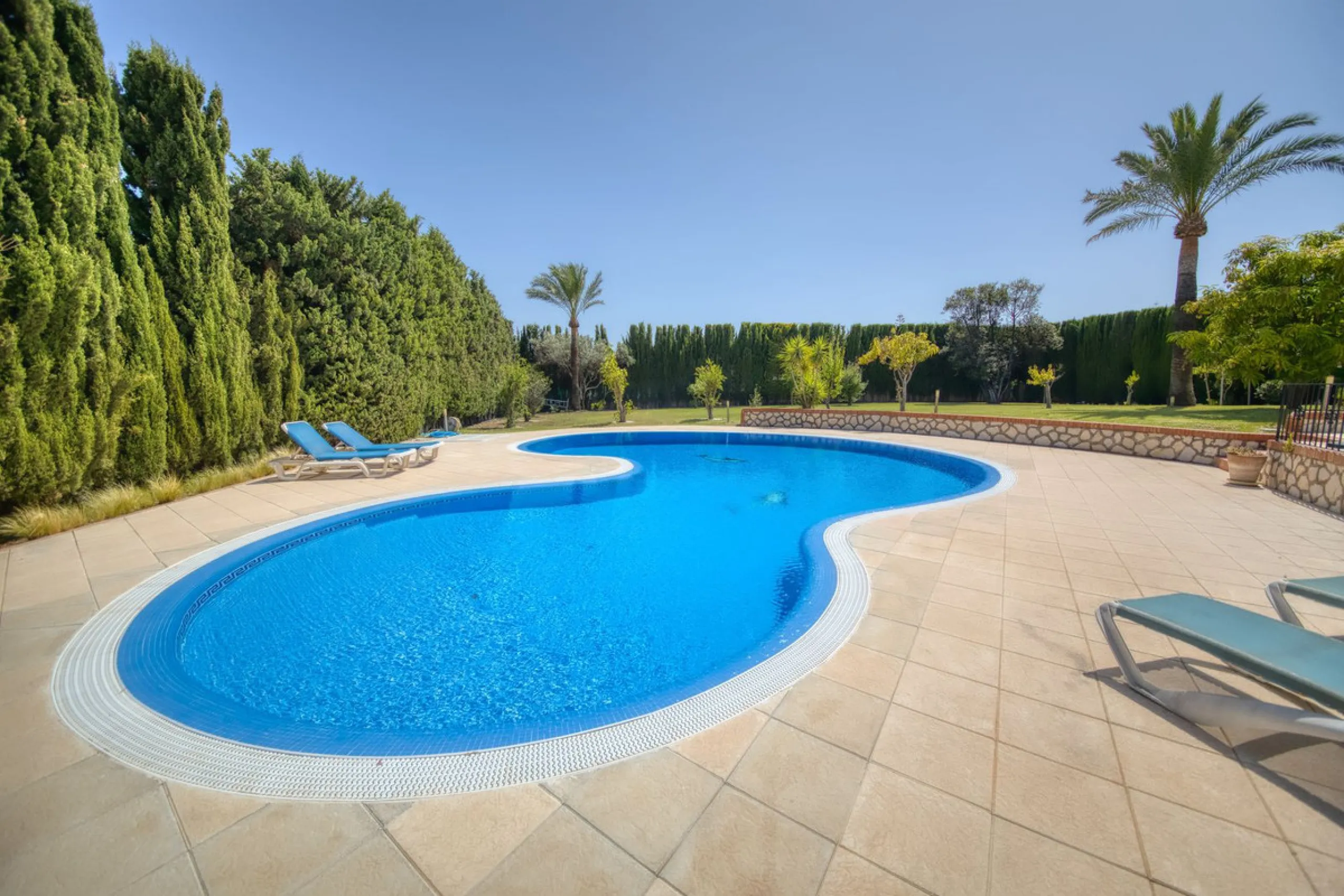 LUXURY VILLA – 2000 SQM PLOT – BENALMADENA