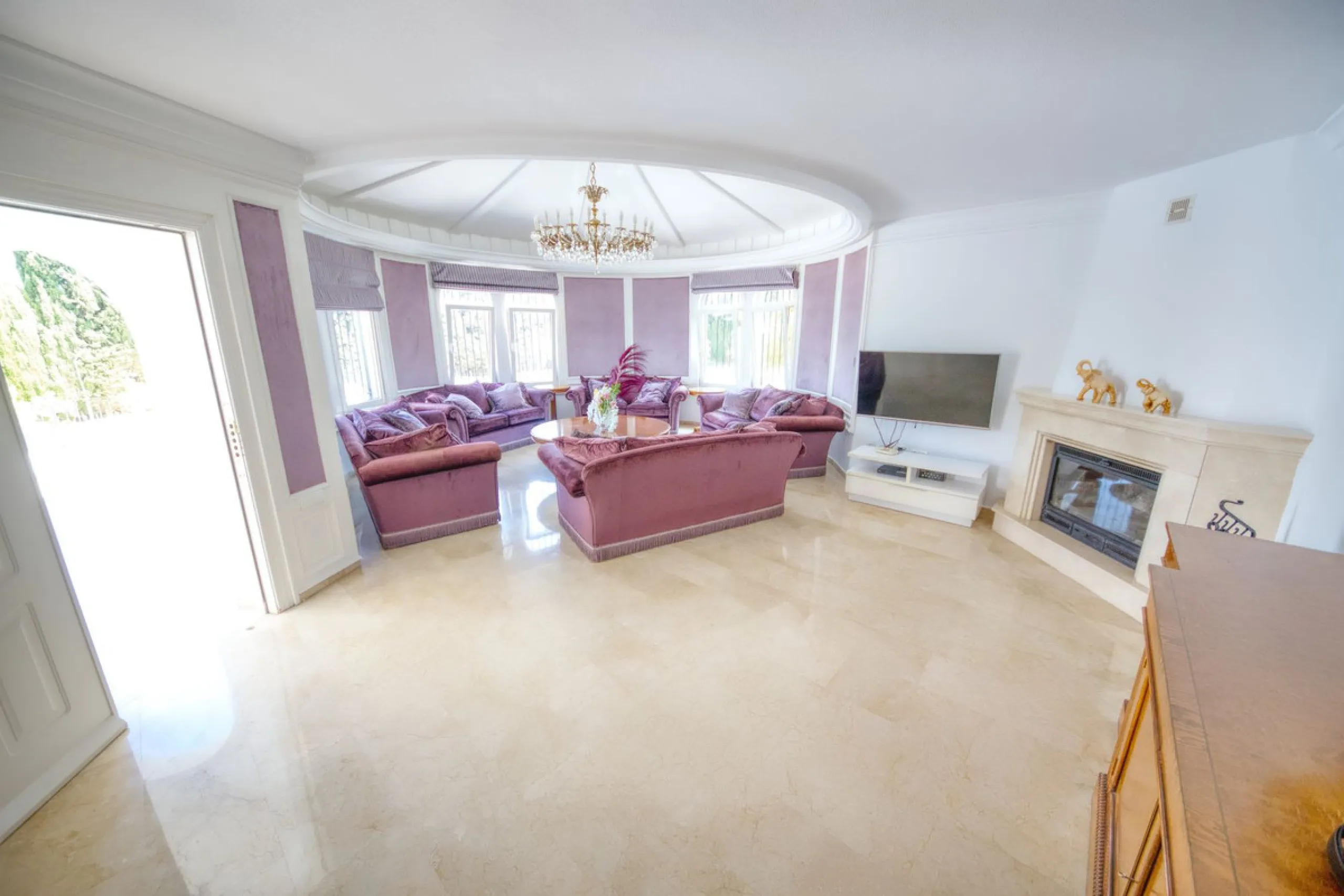 LUXURY VILLA – 2000 SQM PLOT – BENALMADENA