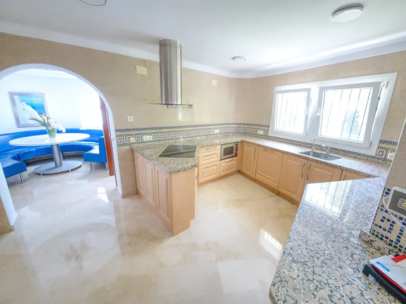 LUXURY VILLA – 2000 SQM PLOT – BENALMADENA