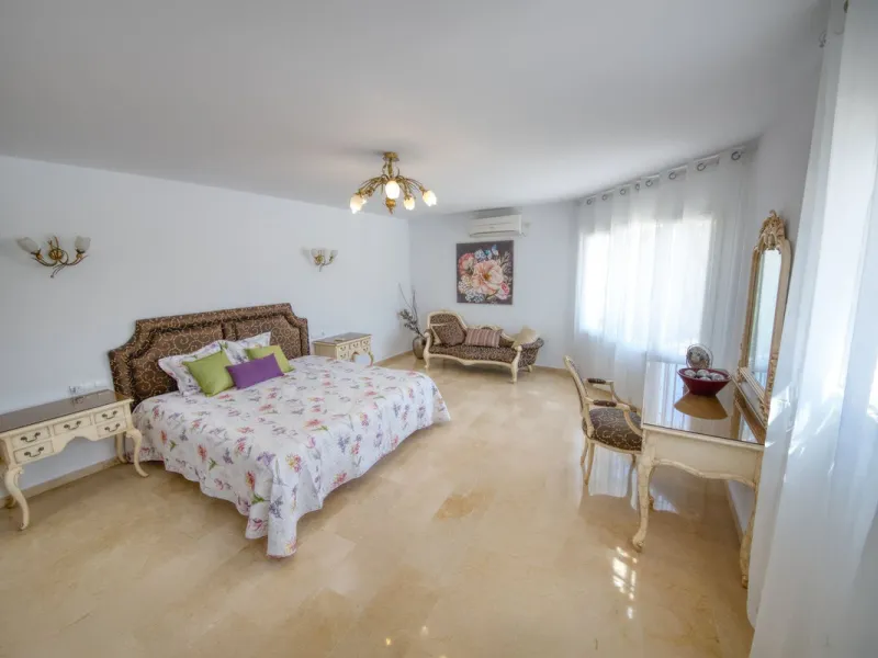 LUXURY VILLA – 2000 SQM PLOT – BENALMADENA