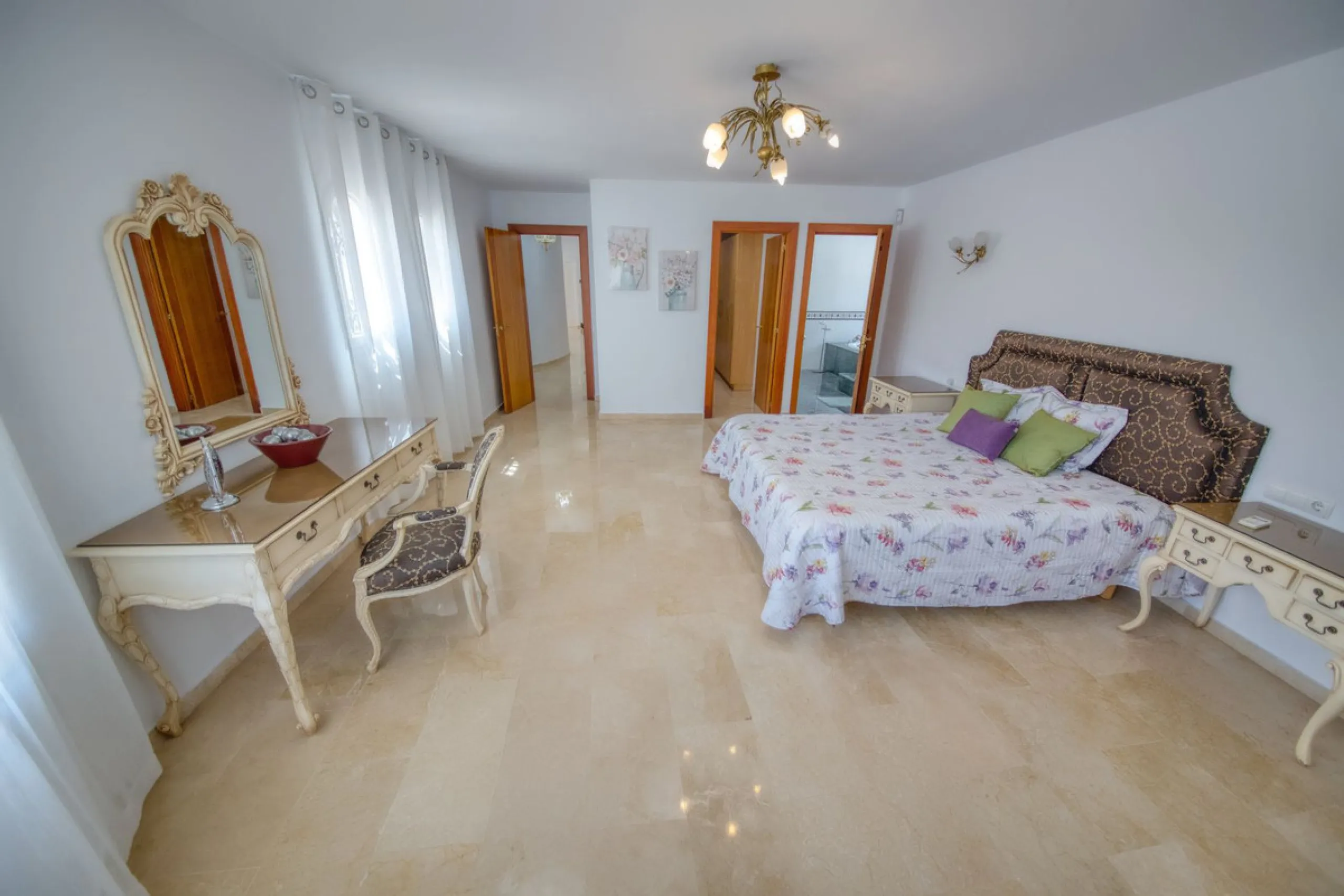 LUXURY VILLA – 2000 SQM PLOT – BENALMADENA