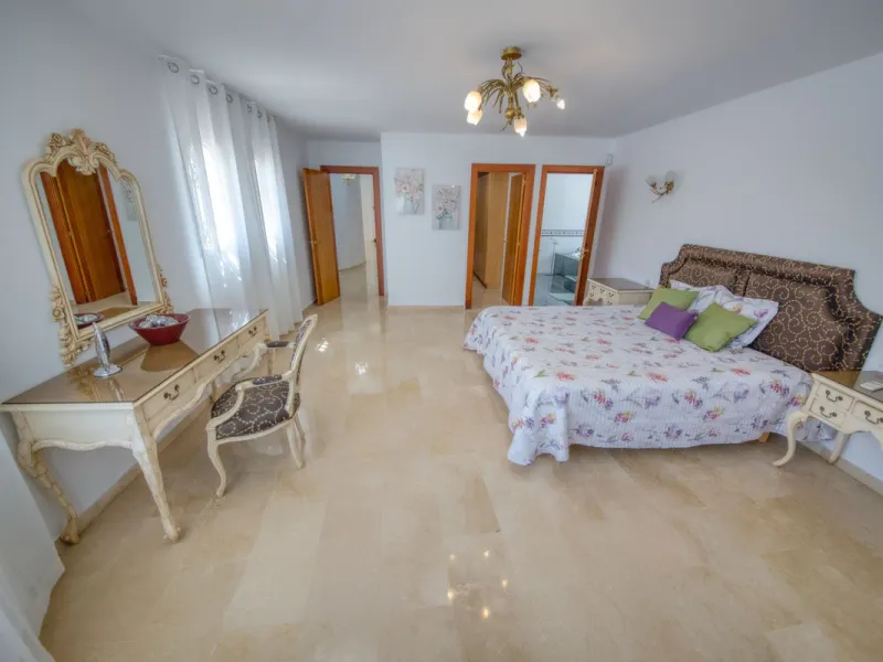 LUXURY VILLA – 2000 SQM PLOT – BENALMADENA