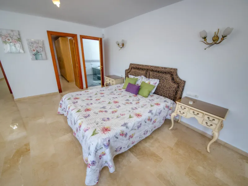 LUXURY VILLA – 2000 SQM PLOT – BENALMADENA