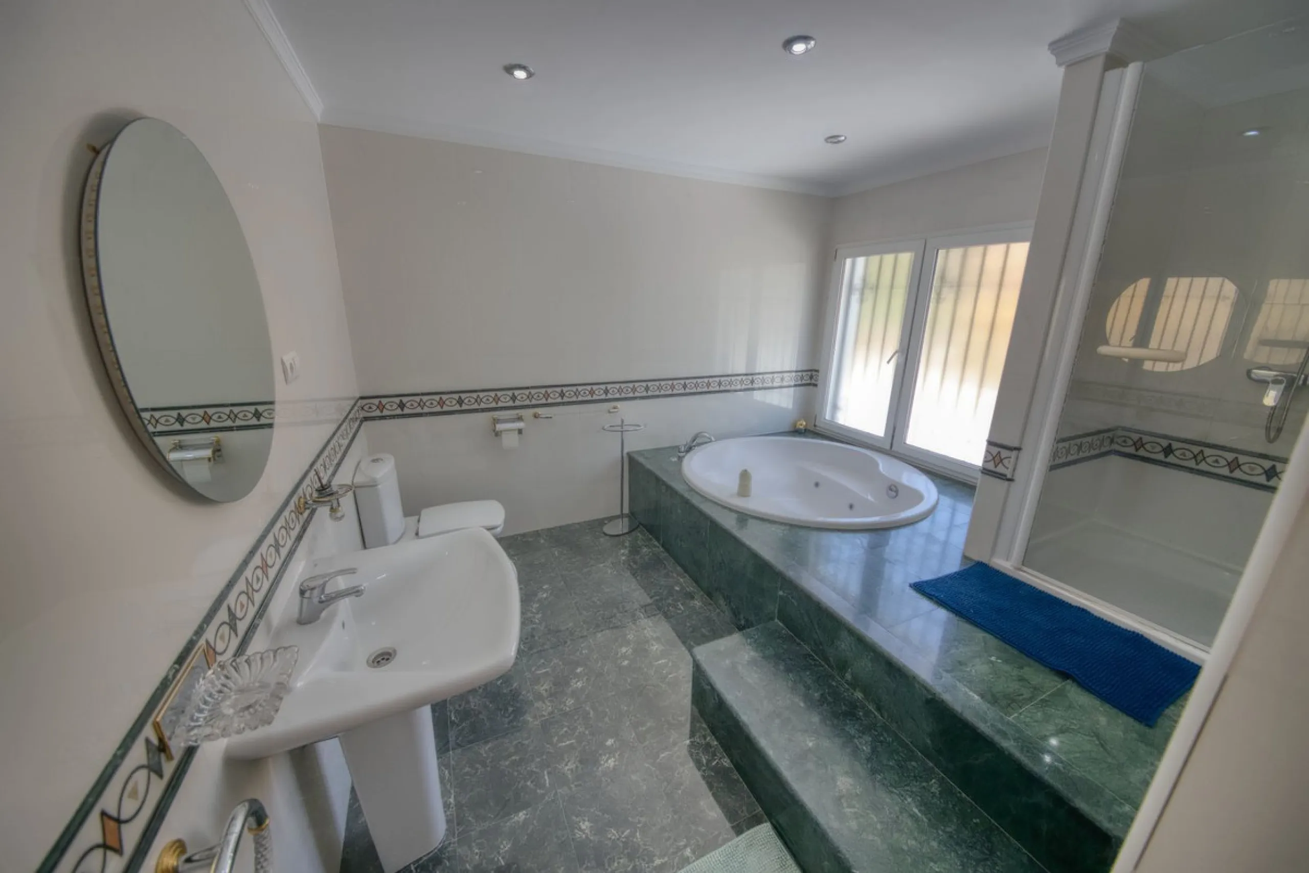 LUXURY VILLA – 2000 SQM PLOT – BENALMADENA