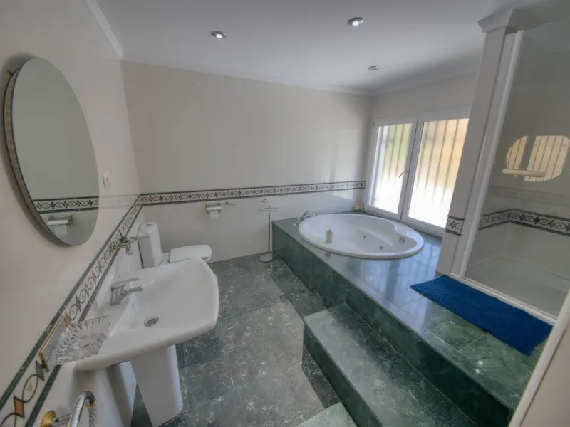 LUXURY VILLA – 2000 SQM PLOT – BENALMADENA