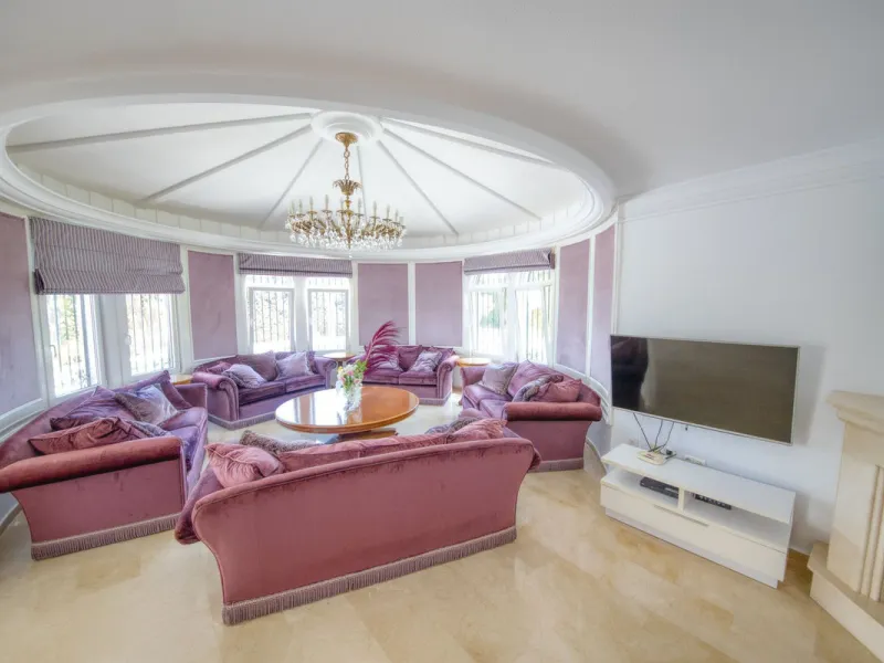 LUXURY VILLA – 2000 SQM PLOT – BENALMADENA