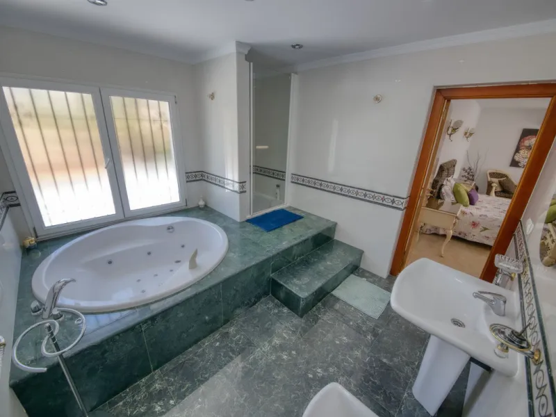 LUXURY VILLA – 2000 SQM PLOT – BENALMADENA