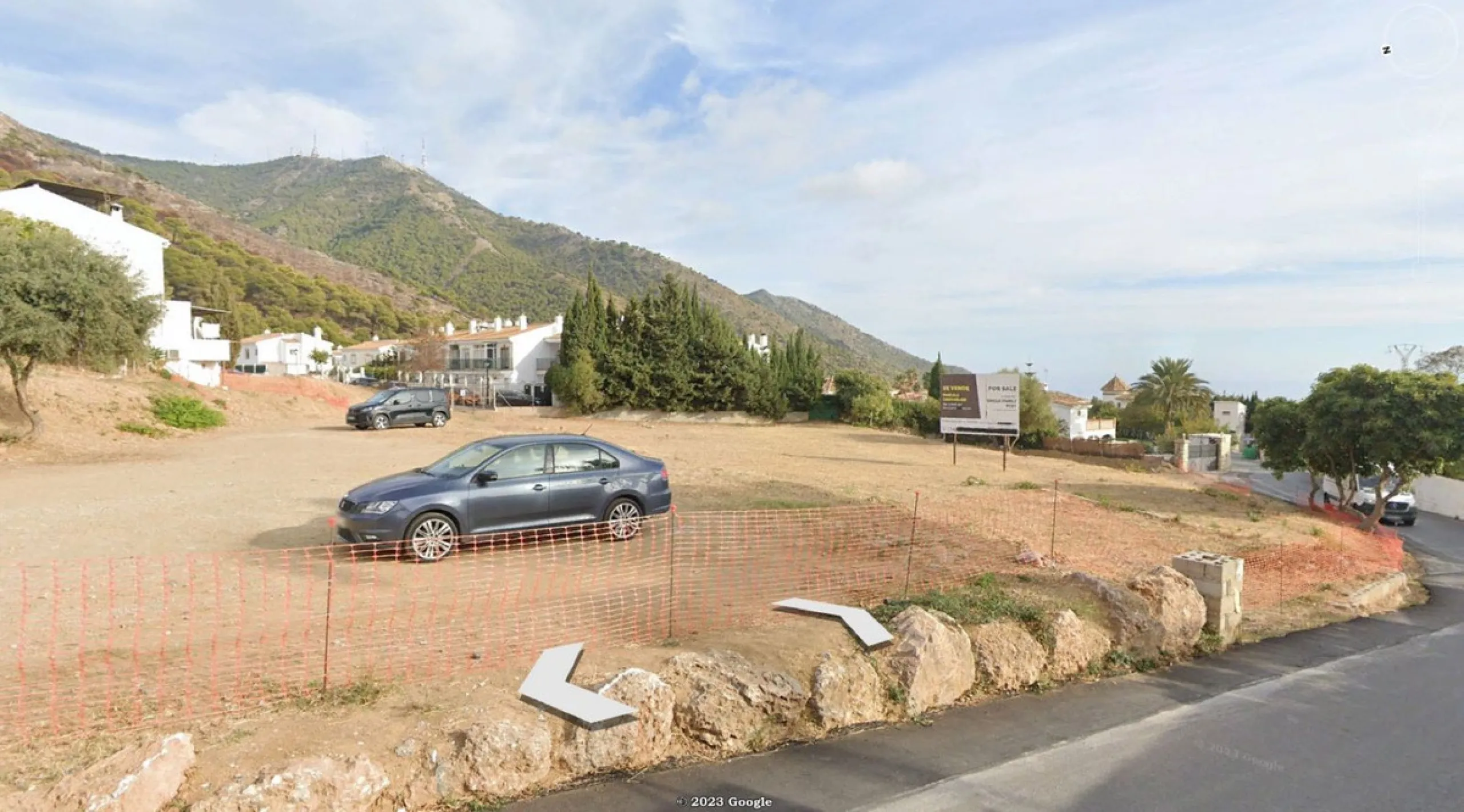 2 COMMERCIAL PLOTS FOR SALE near MIJAS PUEBLO with project to build promotion of:
