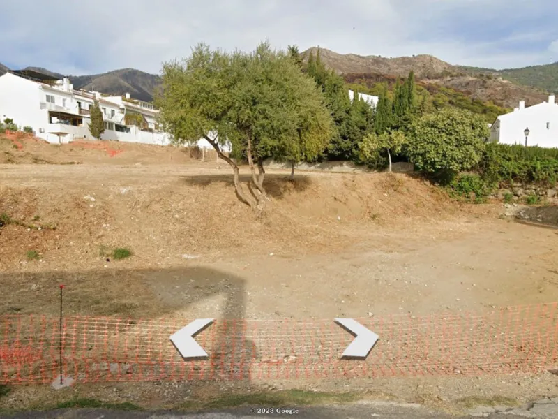 2 COMMERCIAL PLOTS FOR SALE near MIJAS PUEBLO with project to build promotion of: