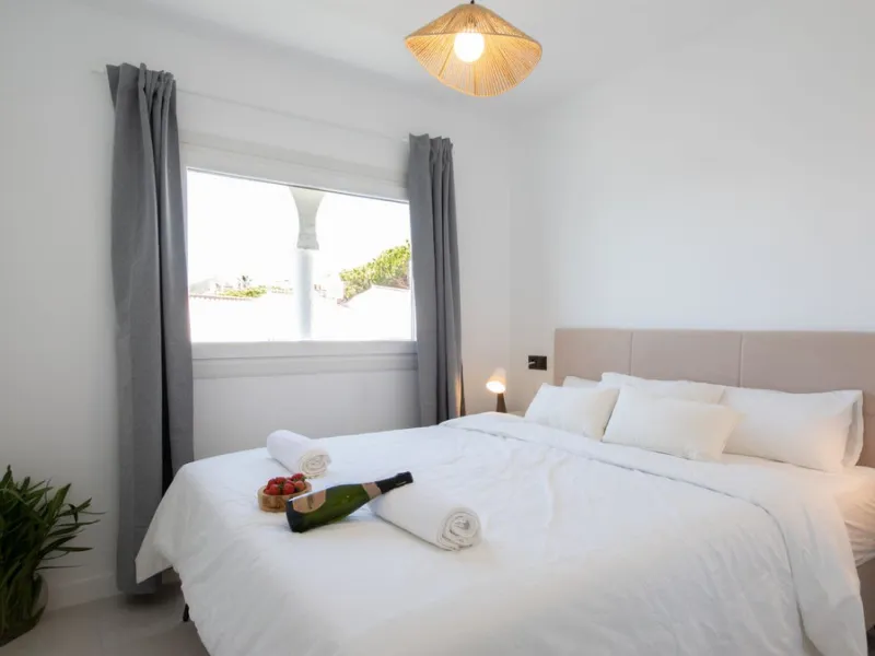 Exclusively! This unique penthouse for rent is located on the Costa del Sol, front line beach, with stunning views of the sea, sand, beach, Africa, Gibraltar, the promenade.