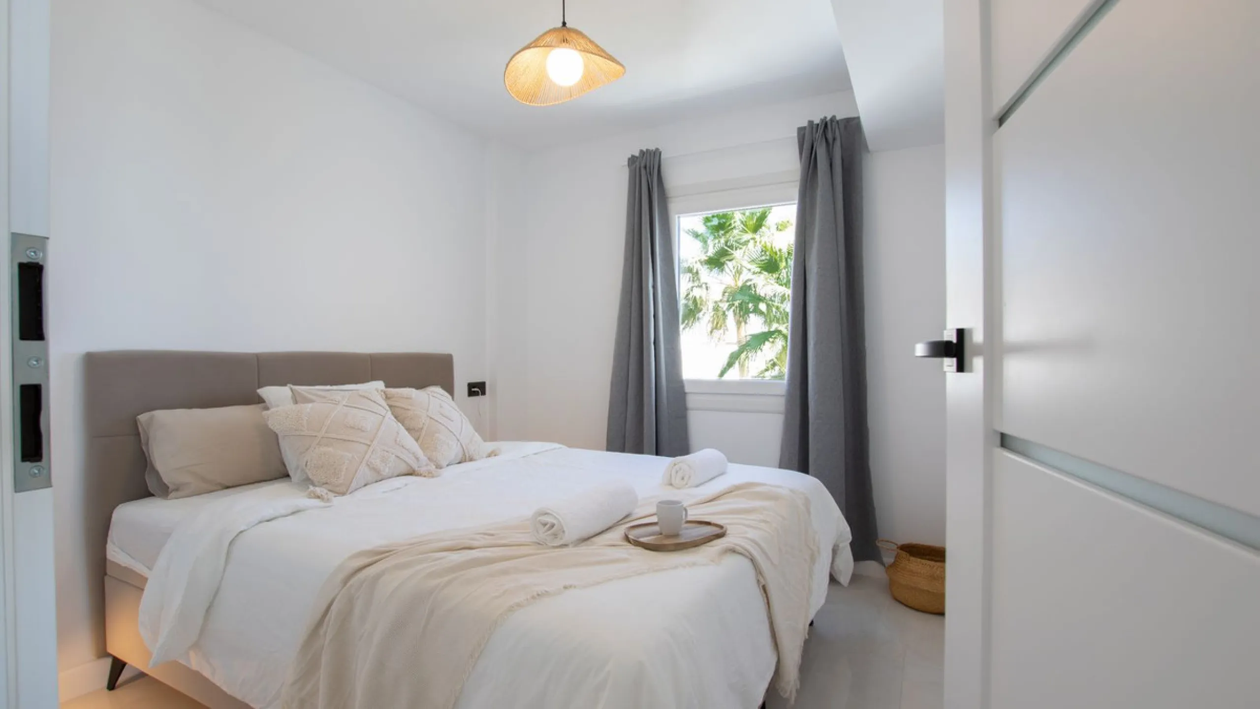 Exclusively! This unique penthouse for rent is located on the Costa del Sol, front line beach, with stunning views of the sea, sand, beach, Africa, Gibraltar, the promenade.