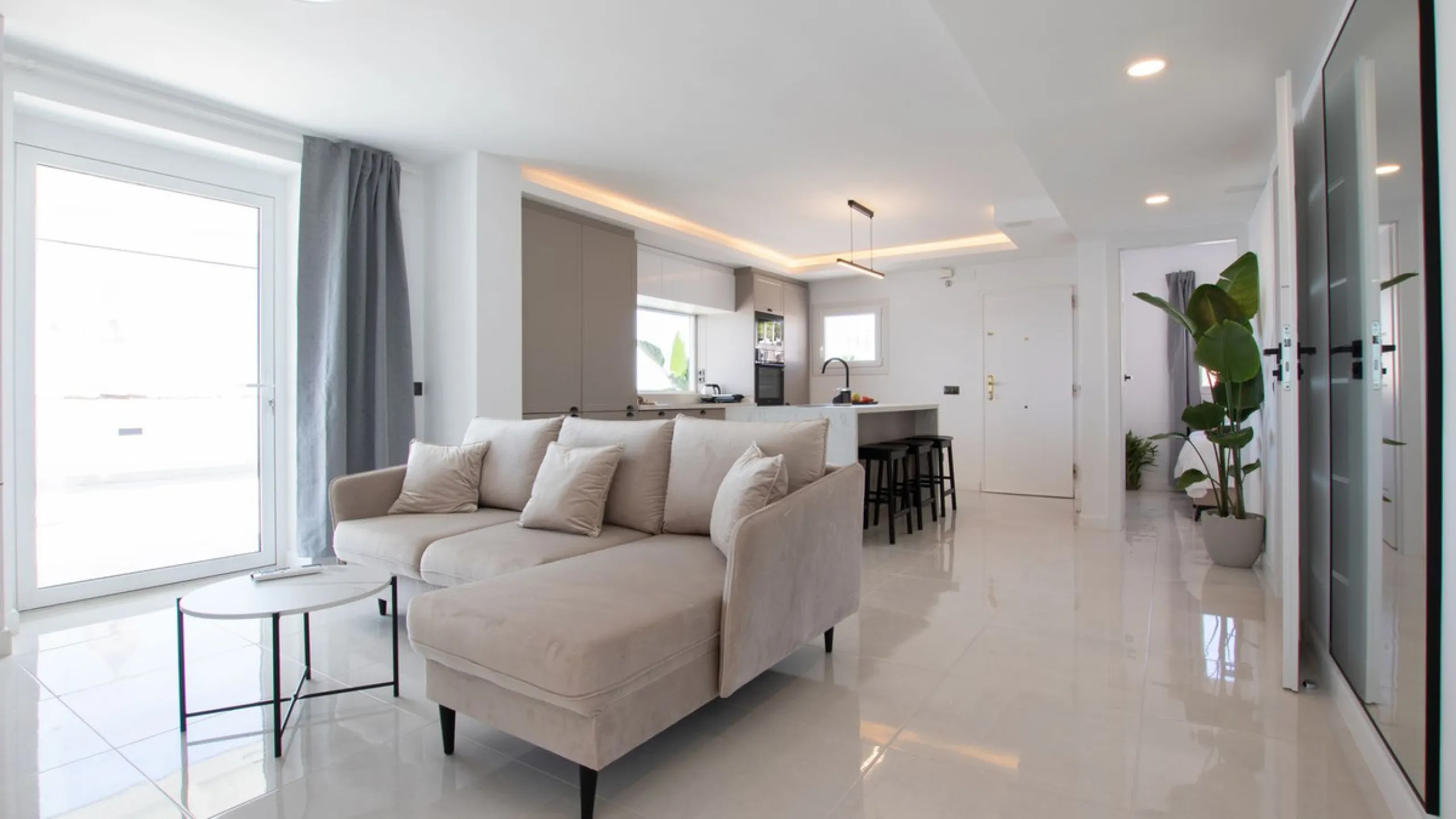 Exclusively! This unique penthouse for rent is located on the Costa del Sol, front line beach, with stunning views of the sea, sand, beach, Africa, Gibraltar, the promenade.