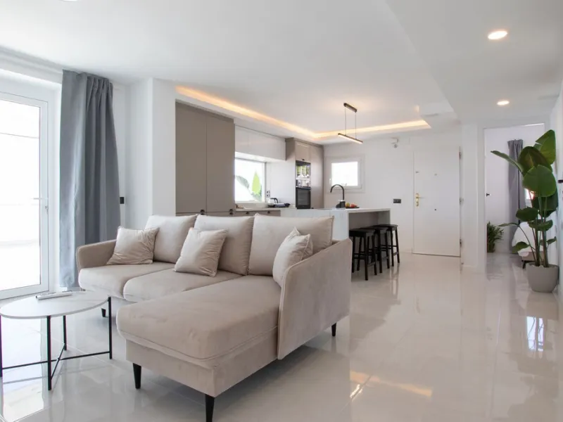 Exclusively! This unique penthouse for rent is located on the Costa del Sol, front line beach, with stunning views of the sea, sand, beach, Africa, Gibraltar, the promenade.