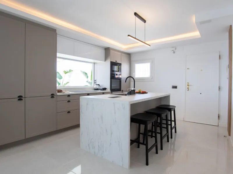 Exclusively! This unique penthouse for rent is located on the Costa del Sol, front line beach, with stunning views of the sea, sand, beach, Africa, Gibraltar, the promenade.