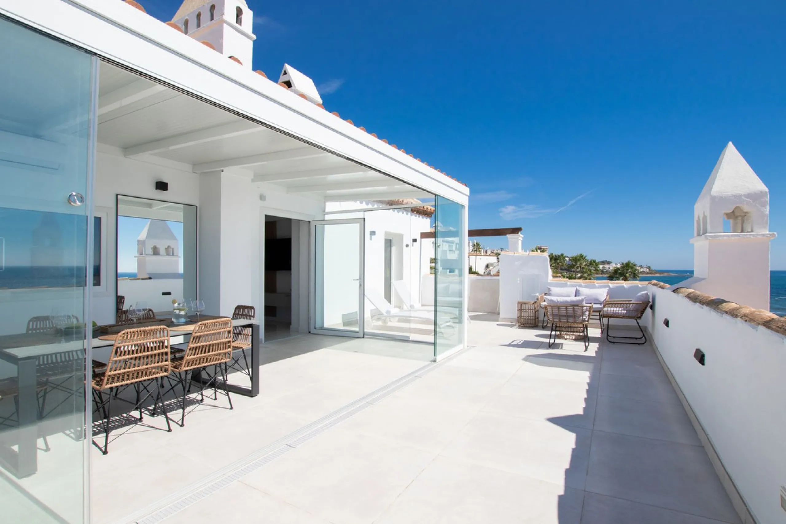 Exclusively! This unique penthouse for rent is located on the Costa del Sol, front line beach, with stunning views of the sea, sand, beach, Africa, Gibraltar, the promenade.