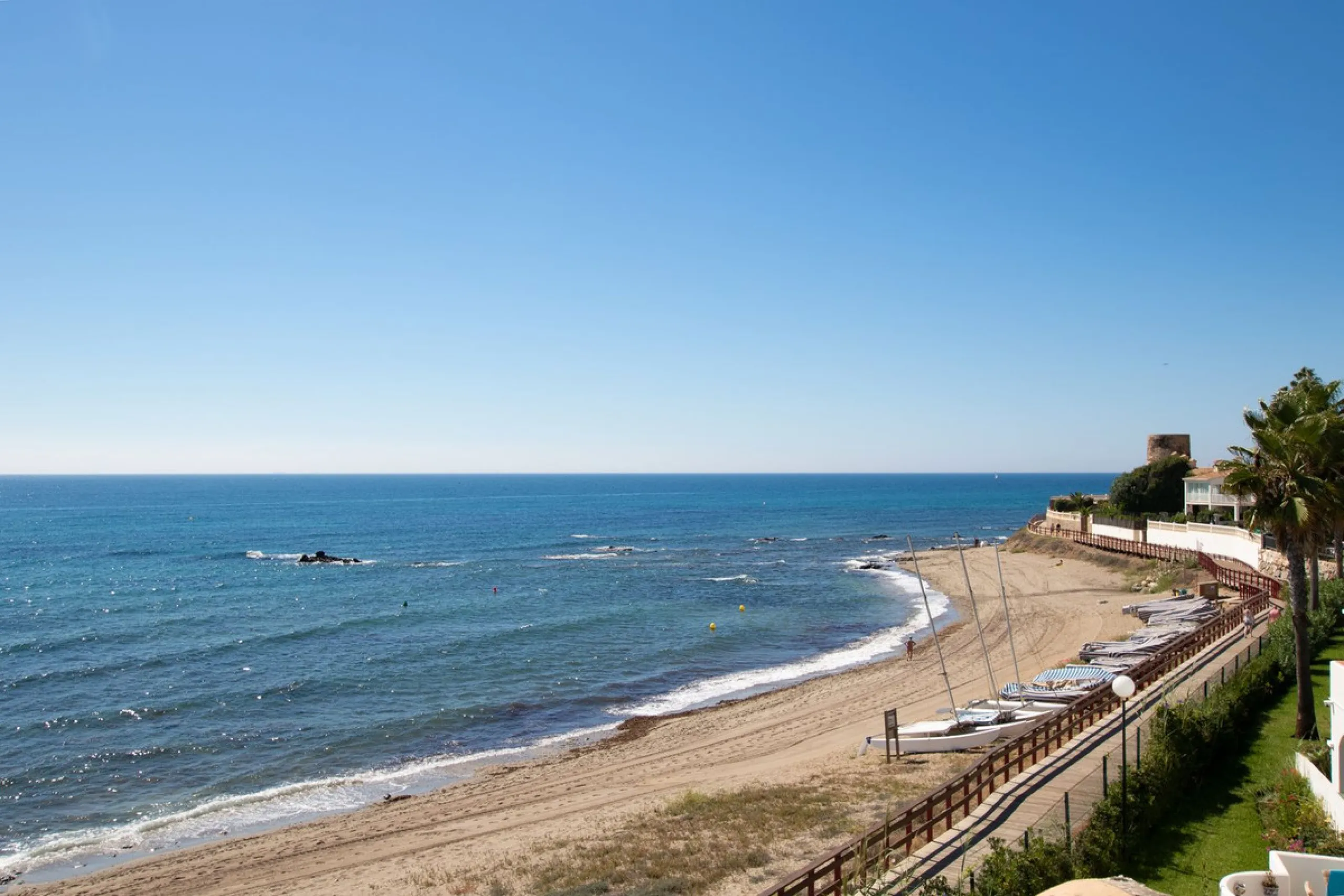 Exclusively! This unique penthouse for rent is located on the Costa del Sol, front line beach, with stunning views of the sea, sand, beach, Africa, Gibraltar, the promenade.