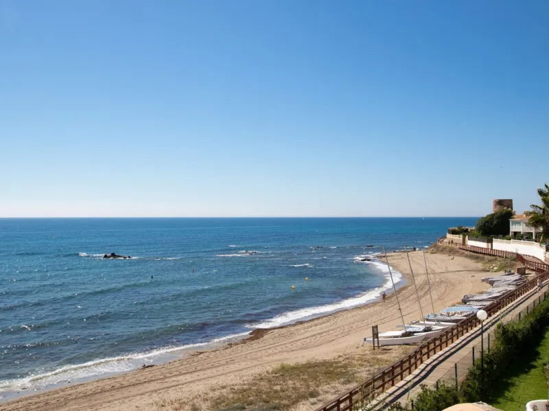 Exclusively! This unique penthouse for rent is located on the Costa del Sol, front line beach, with stunning views of the sea, sand, beach, Africa, Gibraltar, the promenade.